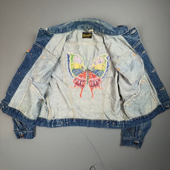 1970s Wrangler USA Denim Jacket 42 | Trucker Fit | Embroidered Butterfly - Picture 3 of 15